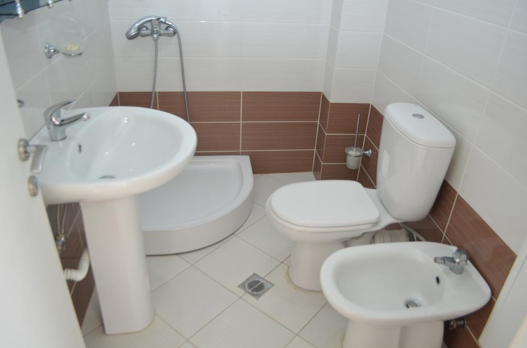 Elite 2 Kosta Hotel Dhërmi Kültér fotó
